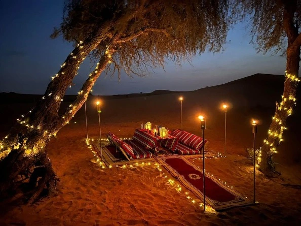 Private dining setup in the Dubai desert near a luxurious hotel